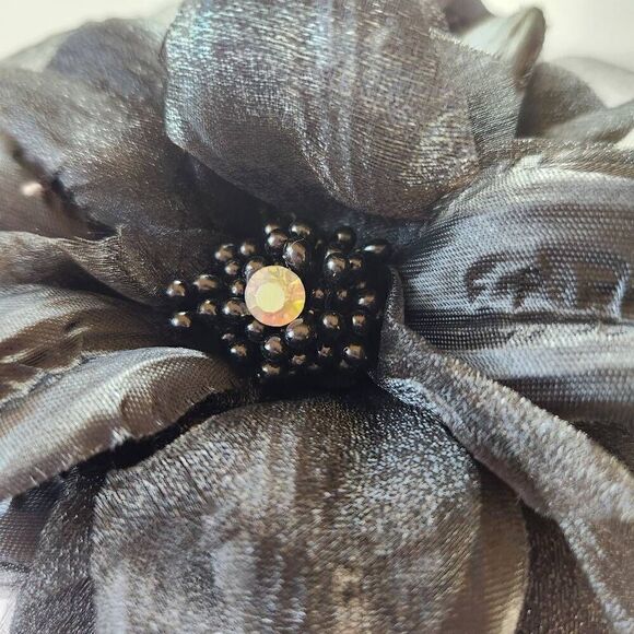 Hat flowers clip on bubdle if 3 artificial floral headpieces hair accessories - Picture 4 of 7